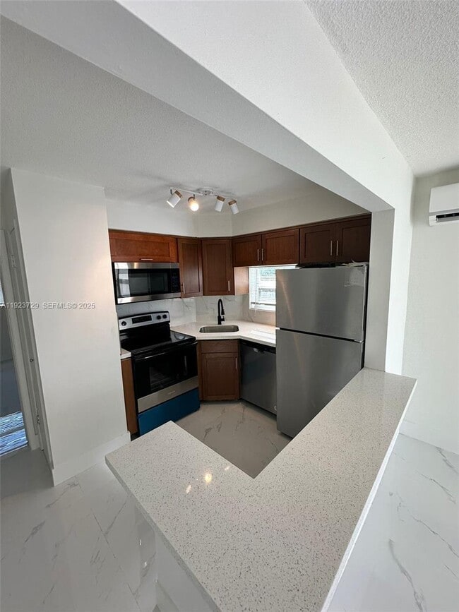 Photo - 1520 NE 56th St Unit 8