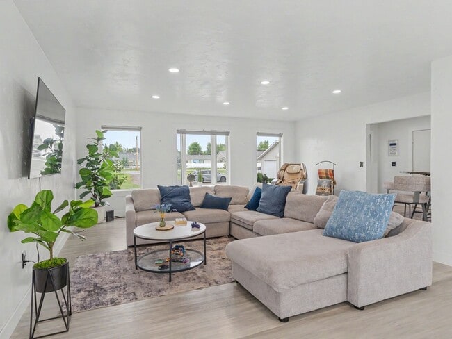 Photo - Spacious Furnished Home with Mountain Views and Room to Enjoy