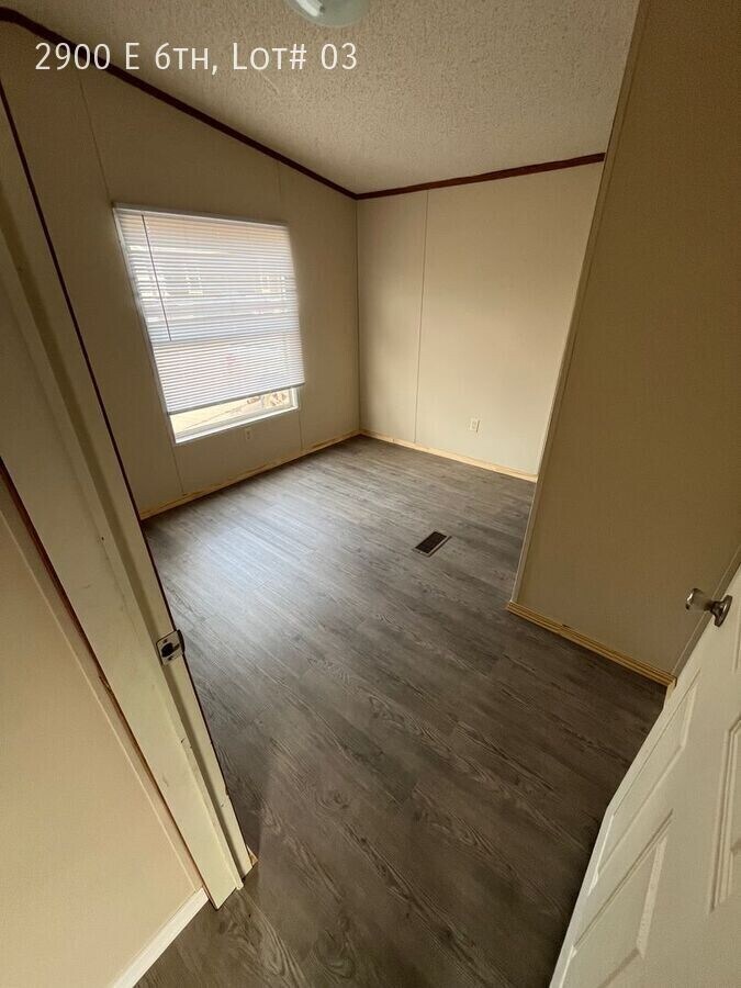 Photo - 2900 E 6th Ave