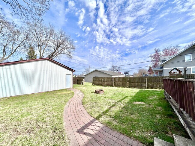 Photo - 222 S 2nd St
