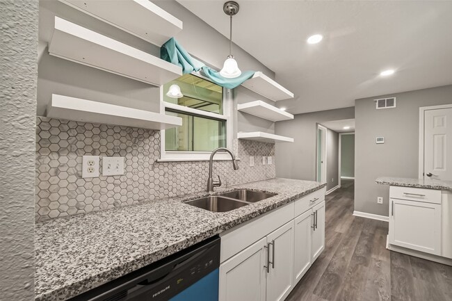 Building Photo - 7600 Emmett F Lowry Expy Unit 313