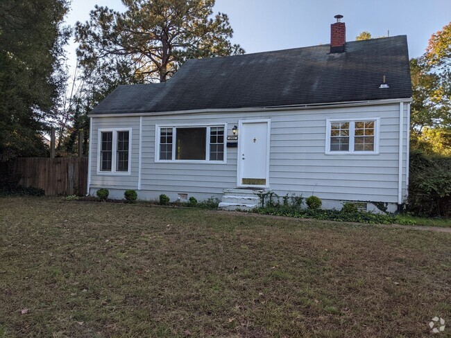 Building Photo - Three bedroom on bath home