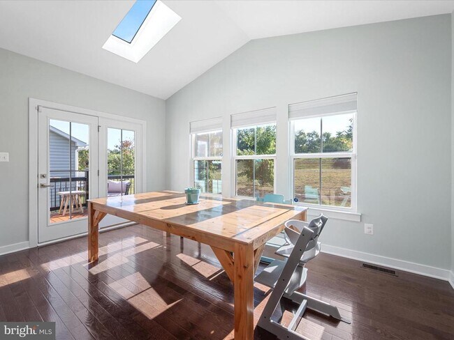 Photo - 124 Emperor Dr