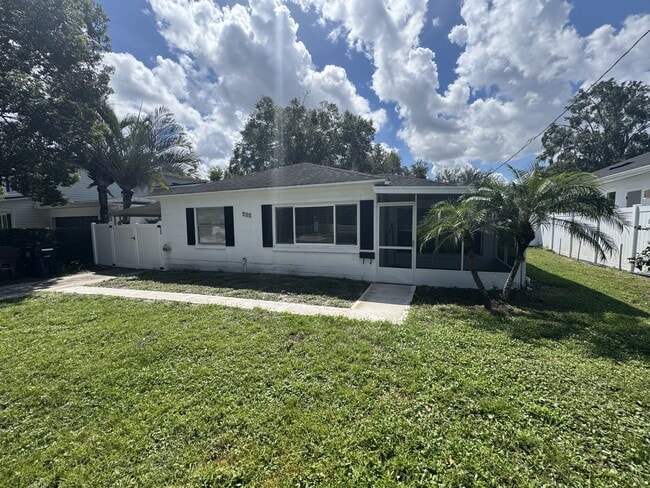 Building Photo - 904 Golfview St Rental