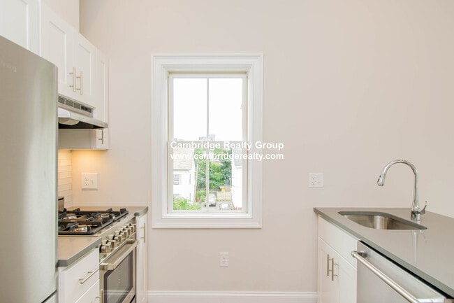 Building Photo - 131 Columbia St Unit 3B