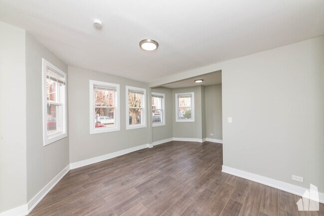 Photo - 2923 N Avers Ave Unit 1