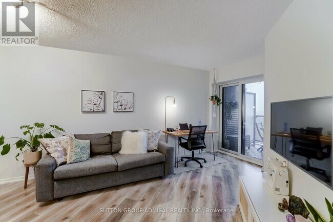 Photo - 60 Heintzman St Unit 1138