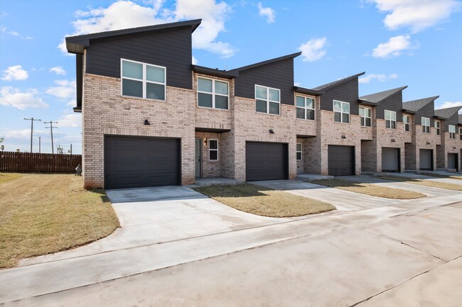The Reserve on 29th Townhomes - The Reserve on 29th Townhomes Unit 9701 SW 29th St