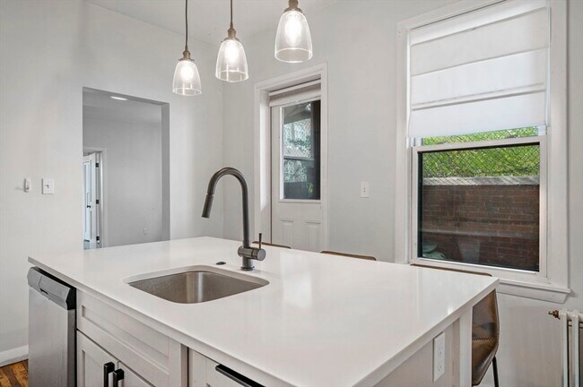 Photo - 72 Lexington St Unidad #1