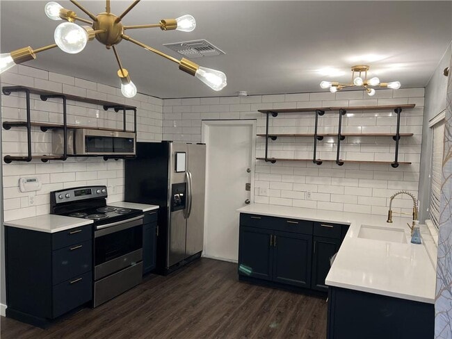 Building Photo - 7004 Colony Park Dr