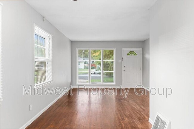 Building Photo - 306 Banff Cir Rental