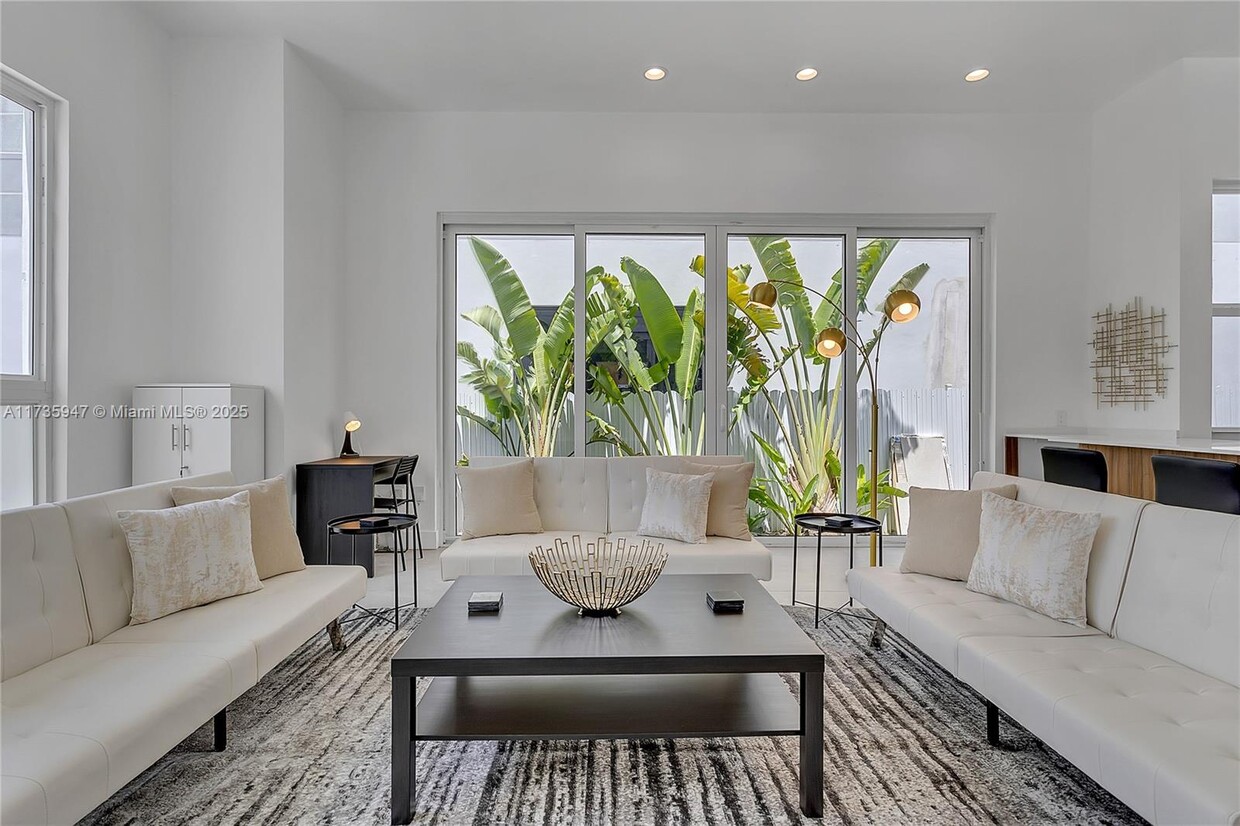 Photo - 2345 SW 16th St (Miami, FL)