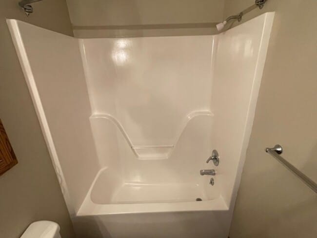 FOR LEASE. VERY NICE 3 BEDROOM 2 BATH HOME... - FOR LEASE. VERY NICE 3 BEDROOM 2 BATH HOME...