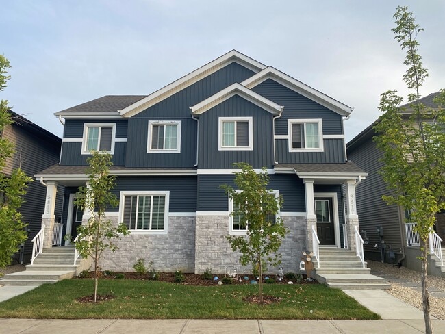 Building Photo - 9823-9107 107 Ave