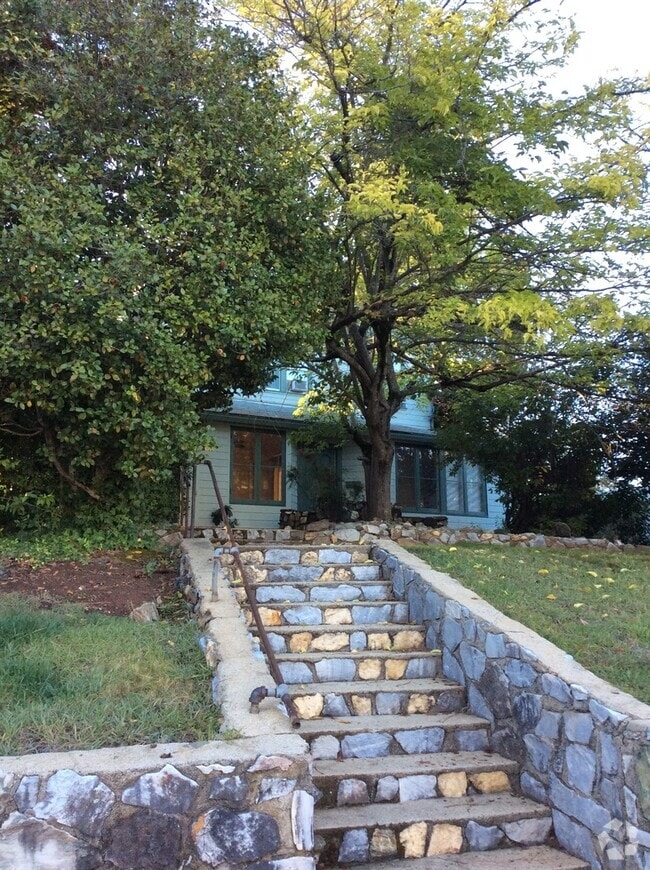 Building Photo - Auburn Charming Downtown Victorian 2 bed 1... Rental