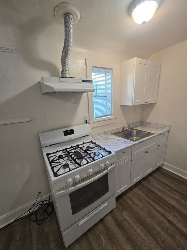 Photo - Downtown Studio Apartment