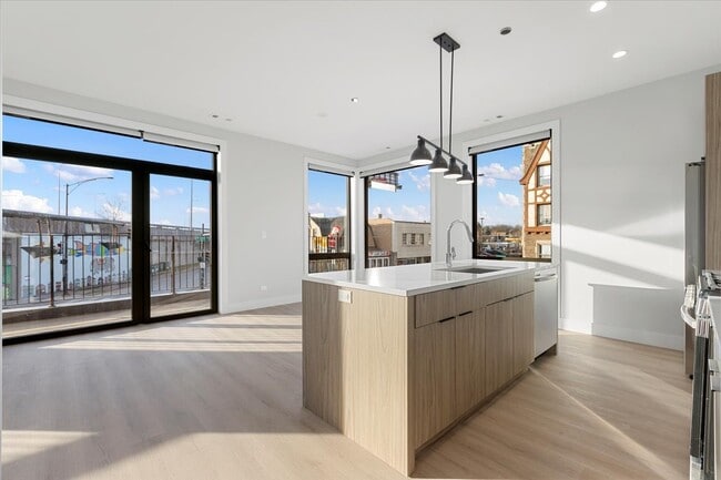 Photo - 3953 W Dakin St Unit 201
