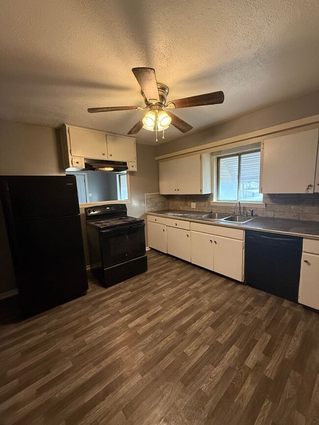 Photo - Super Cozy 2 Bedroom 1 Bath AVAILABLE NOW!!