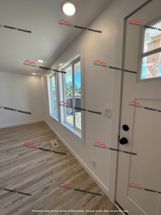 Photo - STATUS: AVAILABLE | R293 | $2095.00