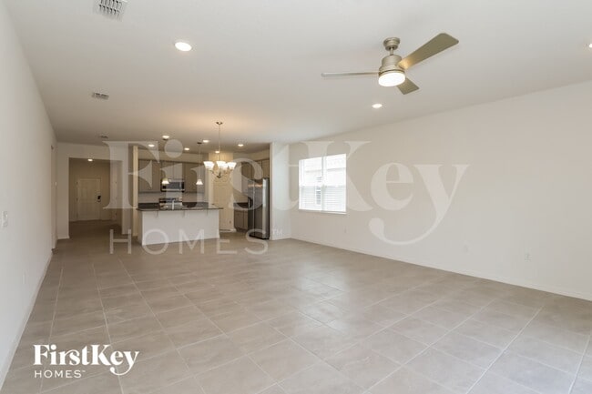 430 Reina Wy