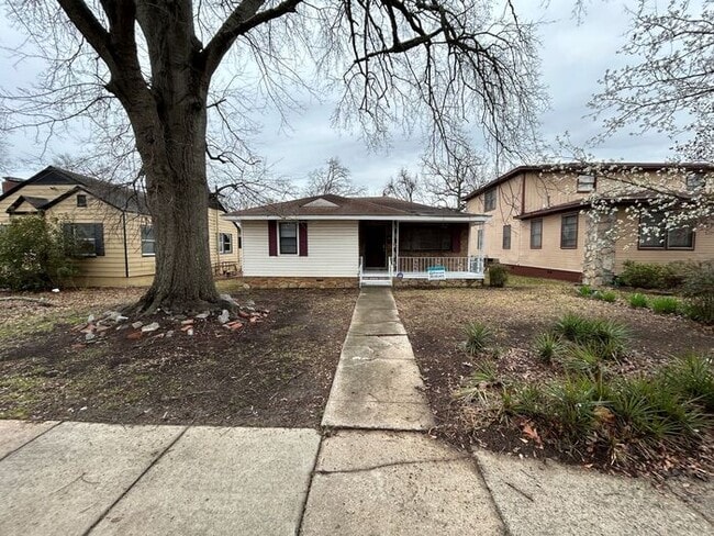 Photo - 1820 Woodland Ave SW House