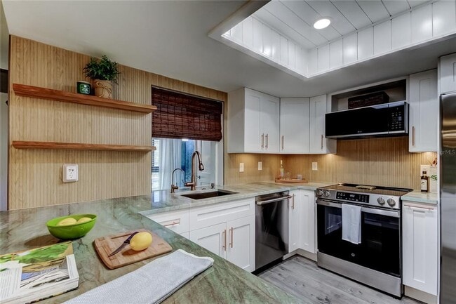 Building Photo - 2673 Sabal Springs Cir Unit 201