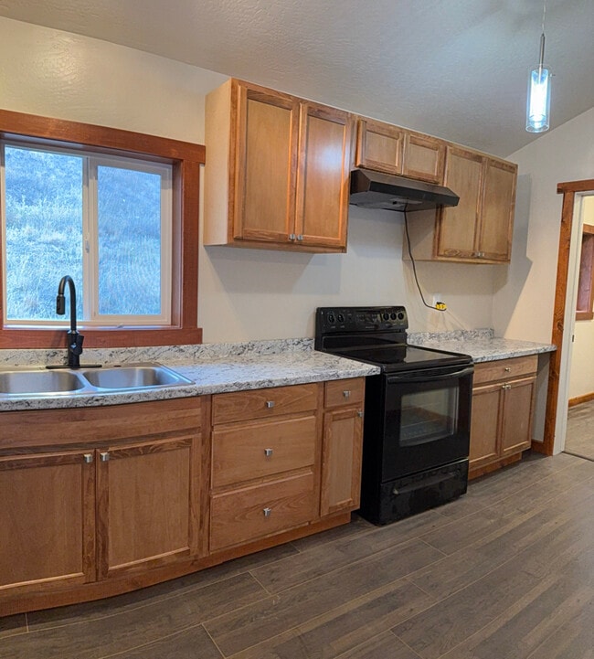 Photo - 278 Wickes Rd Unit A