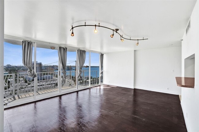 Building Photo - 7601 E Treasure Dr Unit 2205