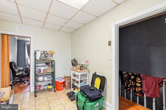 Photo - 1833 Daly St