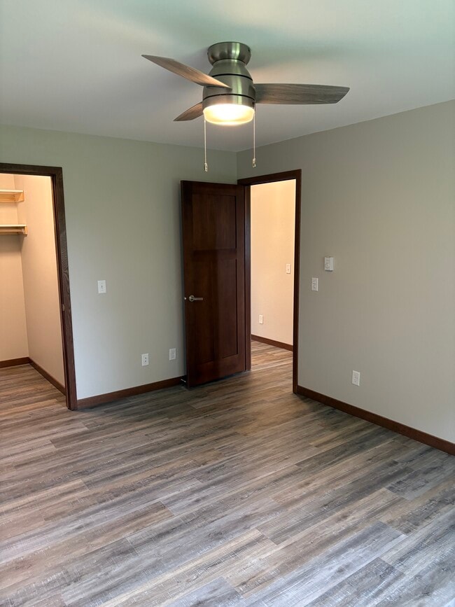 Bedroom with walk in closet - 803 Meadowview Ln Unit 805 Meadowview Lane
