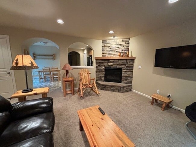 Photo - 16586 Daisy Pl