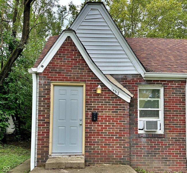 Photo - 1462 N Gladstone Ave