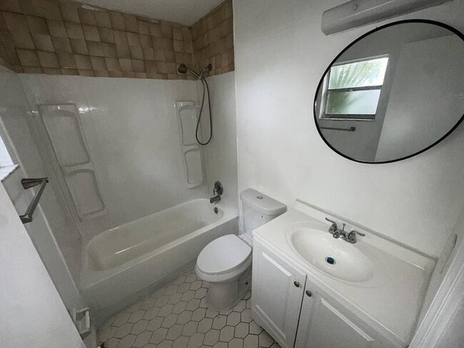 Photo - 5523 Lehigh Ave Unit 1