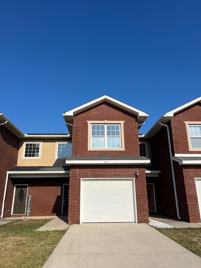 Building Photo - Available NOW -111 Peregrine Way