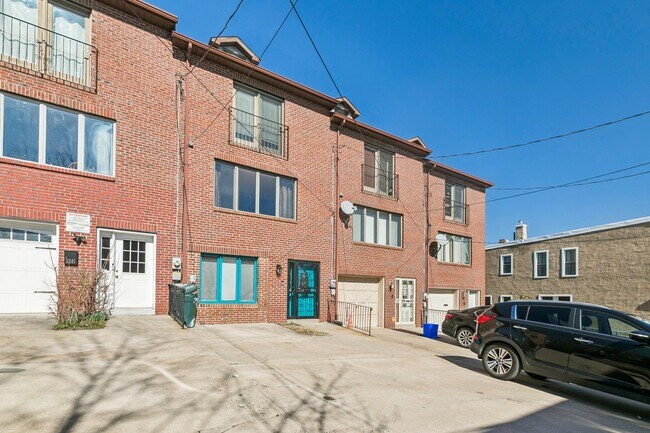 Photo - 3379 Frederick St