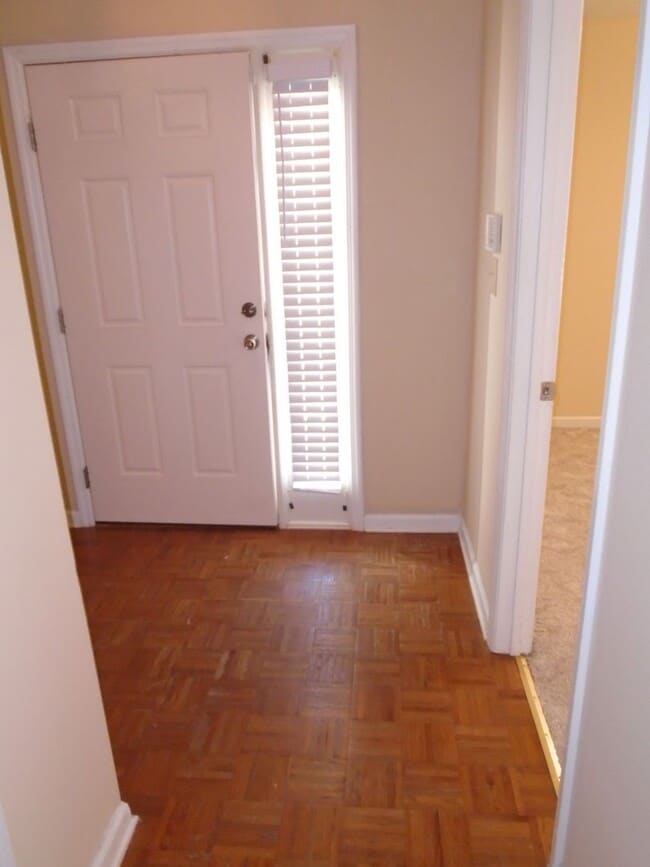 Photo - 2Bed / 2 Bath Condo.  Freshly painted, available NOW!!!