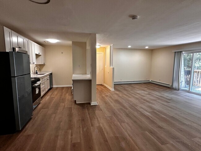 Photo - 435 Oaklawn Ave Unit 435 Oaklawn Ave  324 (L)