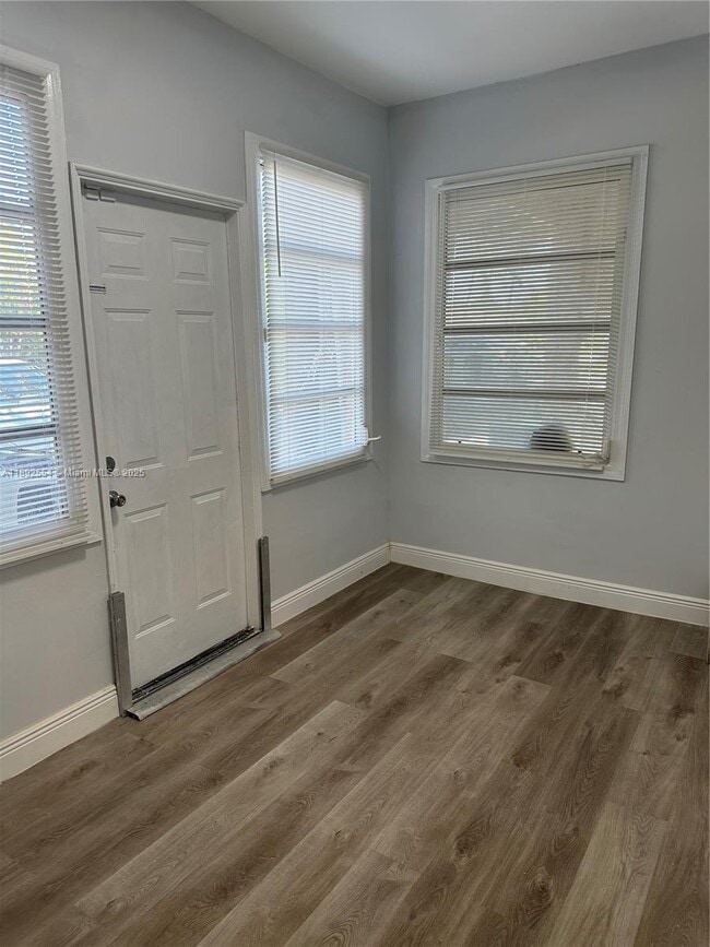 Photo - 228 SE Park St