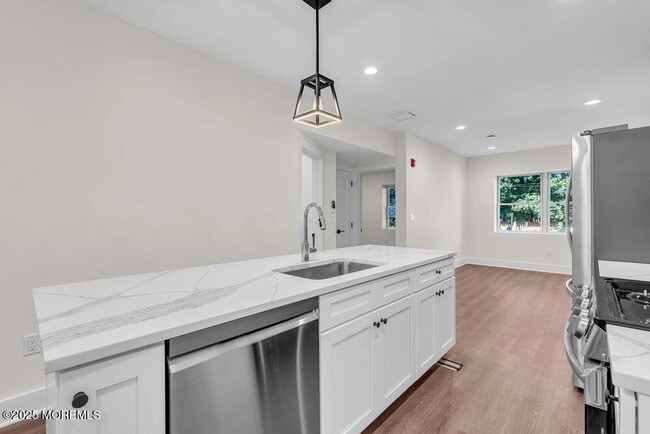 Building Photo - 700 1st Ave Unit B3
