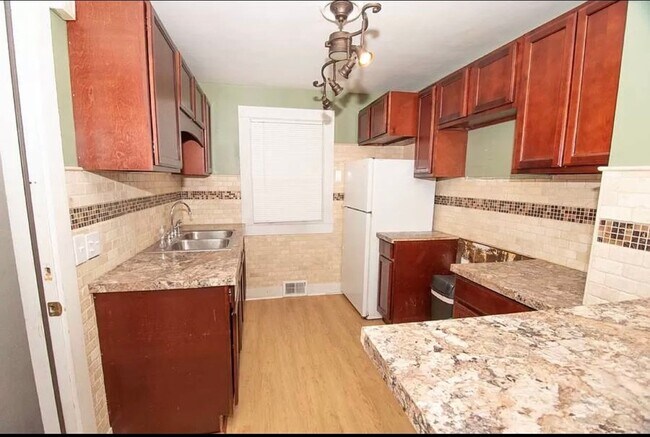 Photo - 337 St Lawrence Ave Unidad Lower