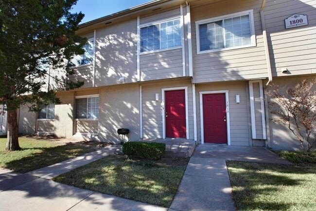 Building Photo - 7000 W Britton Rd Unit #7000