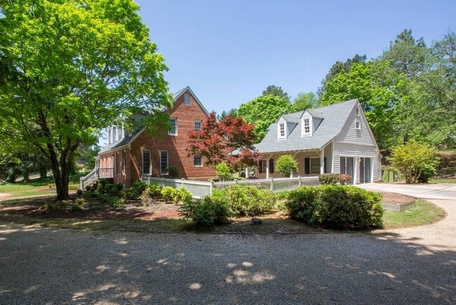 Photo - 2633 Brittany Ct SE