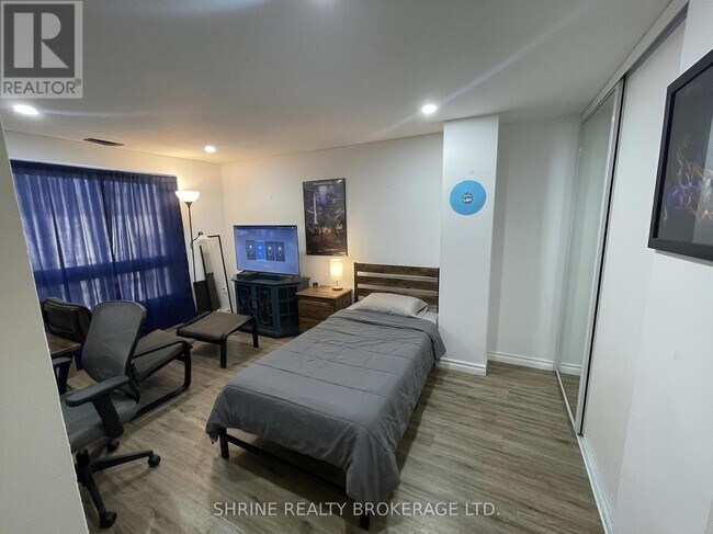 Photo - 626 Wharncliffe Rd S