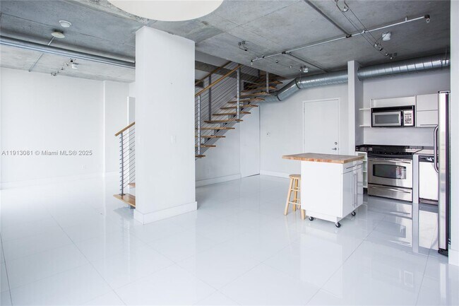 Photo - 690 SW 1st Ct Unit PHI20