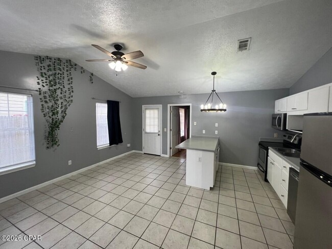 Photo - 5731 Pinetree Ave