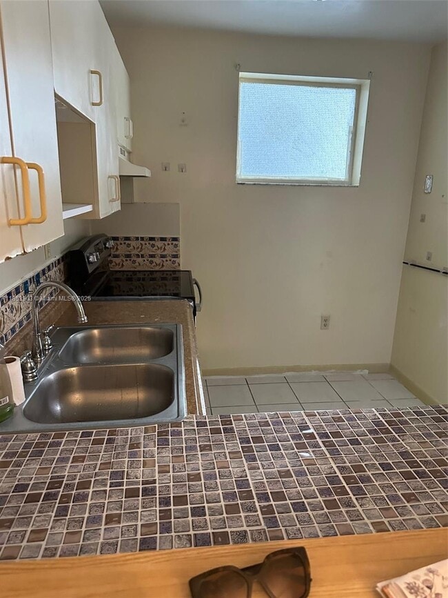 Building Photo - 11309 SW 200th St Unit 112-C Rental