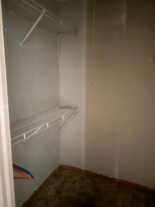 Photo - 323 Sherborne Ln