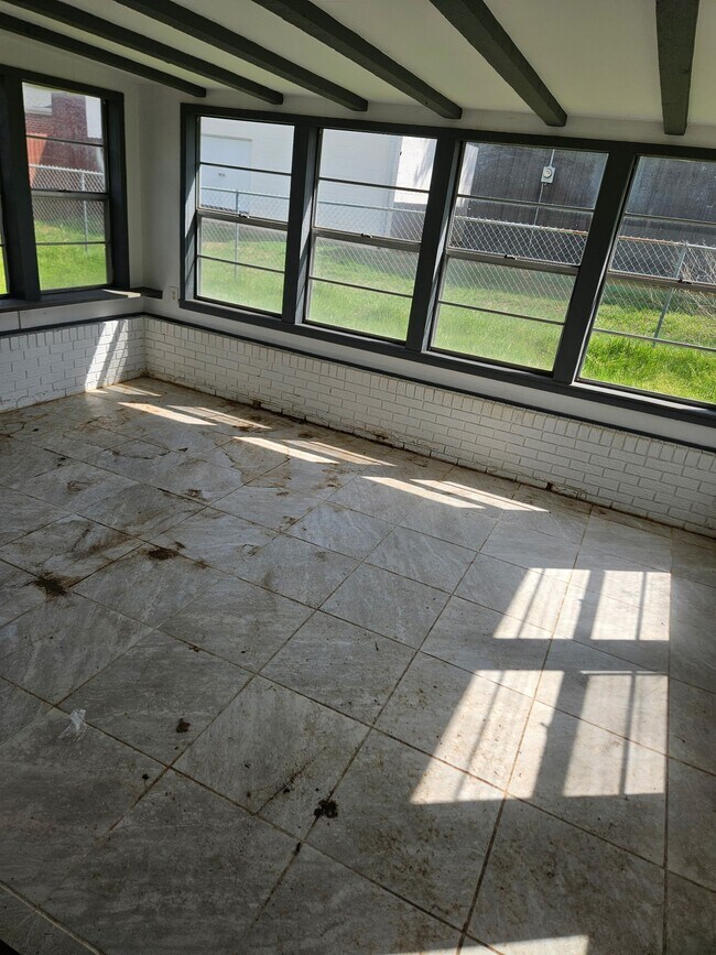 Photo - 1115 University Blvd