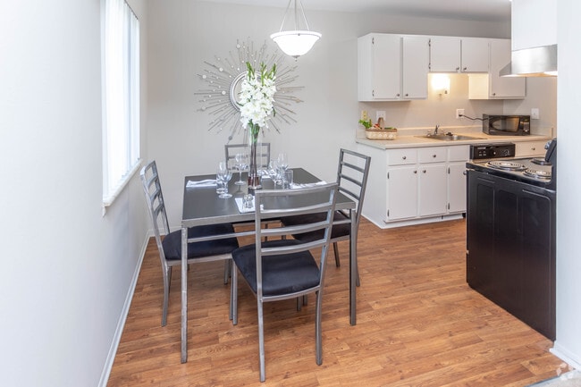 2BR, 1.5BA - 1,039 SF