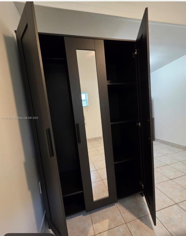 Photo - 1243 SW 3rd St Unidad 0